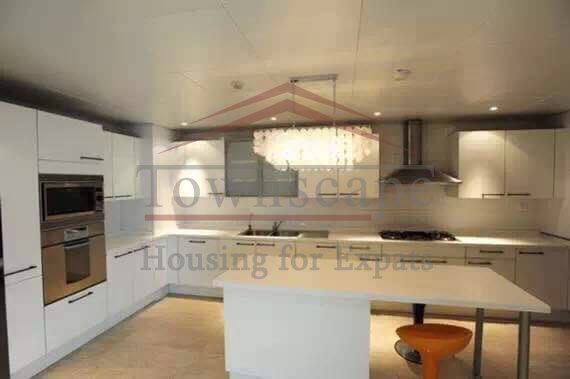  Luxury 3 BR Apartment near Lujiazui in Pudong