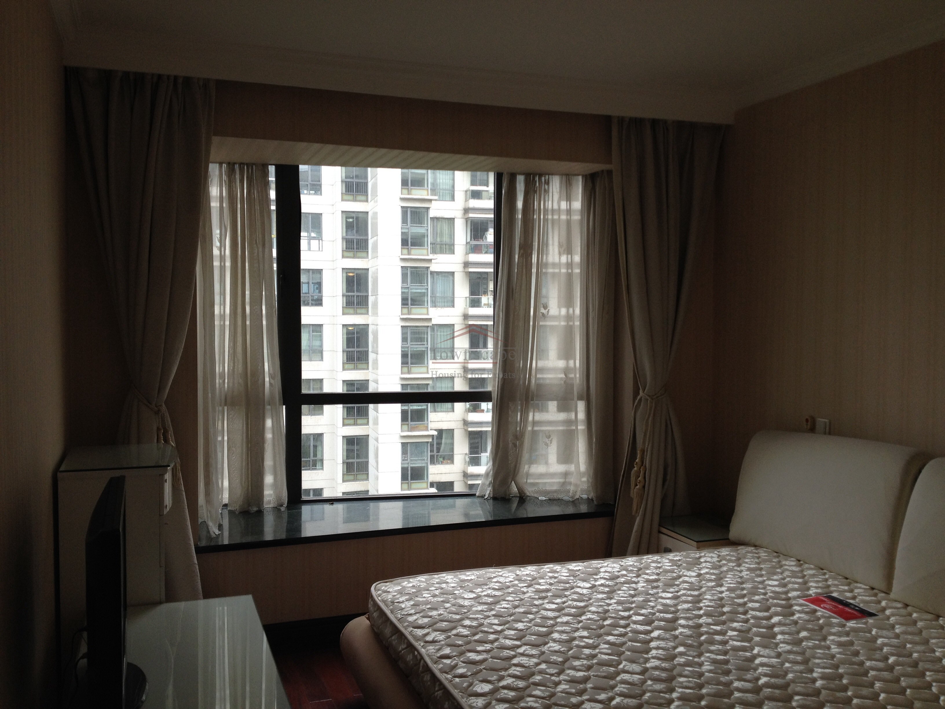  Wonderful 2 Bed Apartment in Shanghai Top of City