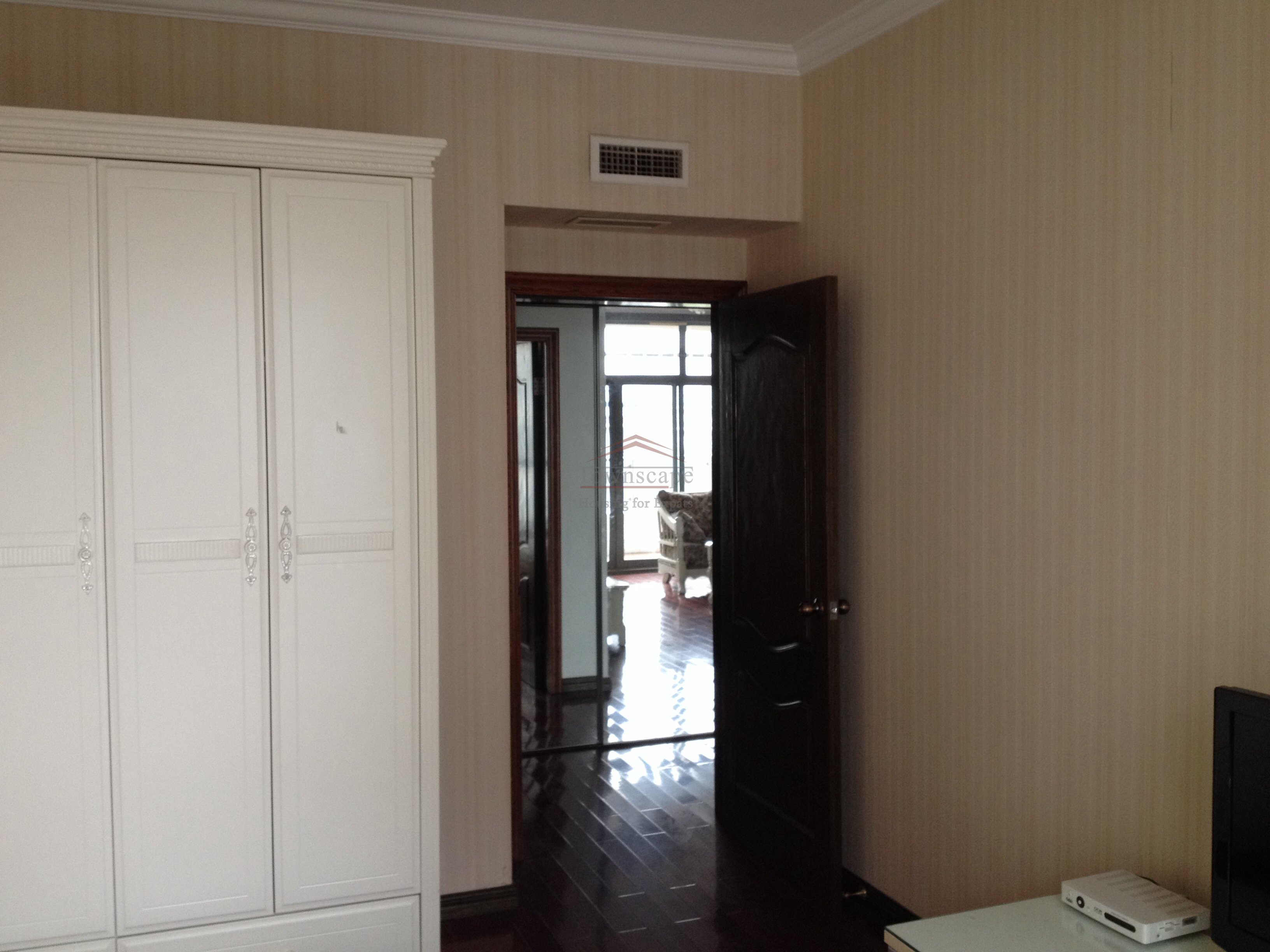  Wonderful 2 Bed Apartment in Shanghai Top of City