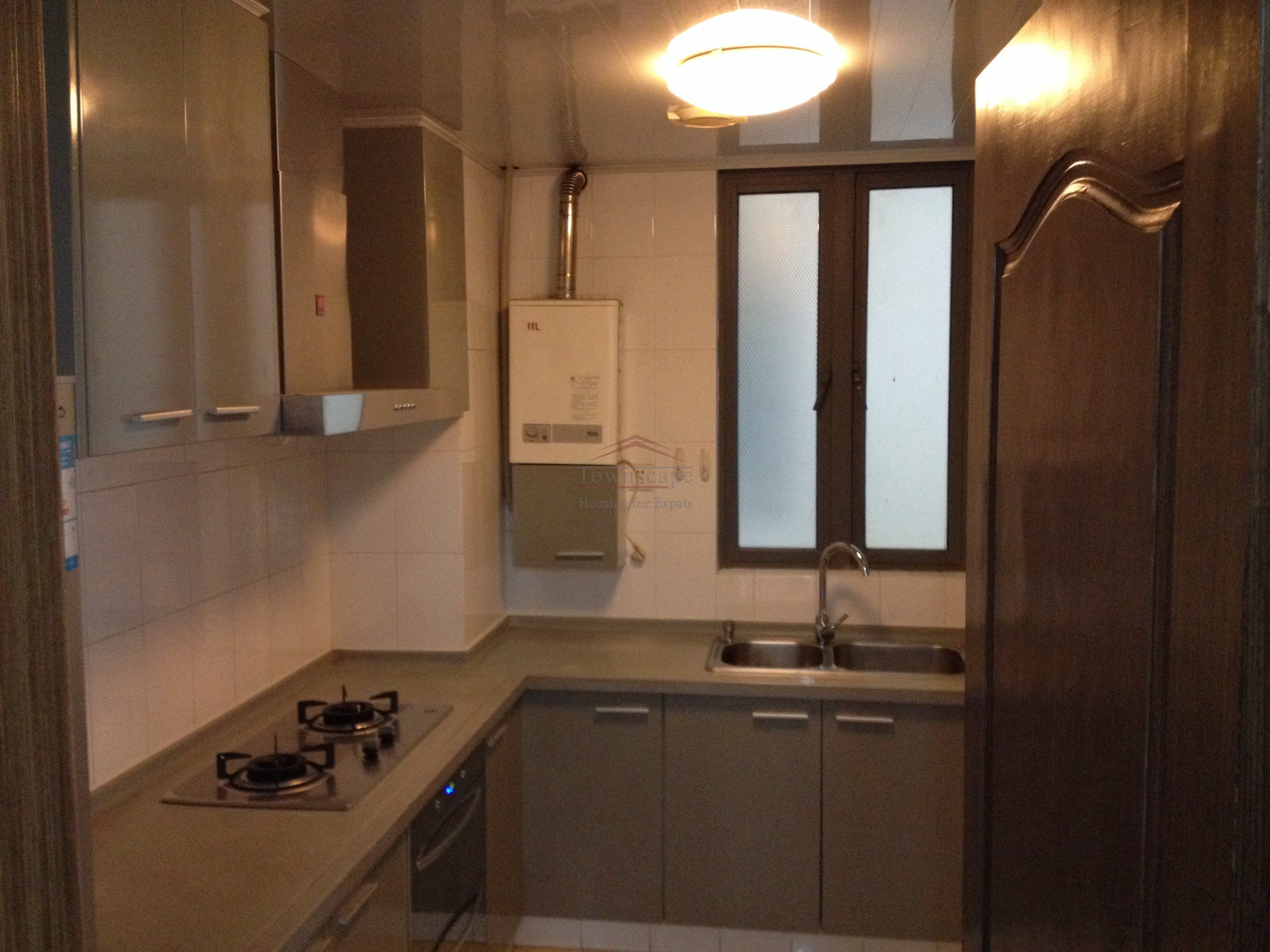  Wonderful 2 Bed Apartment in Shanghai Top of City