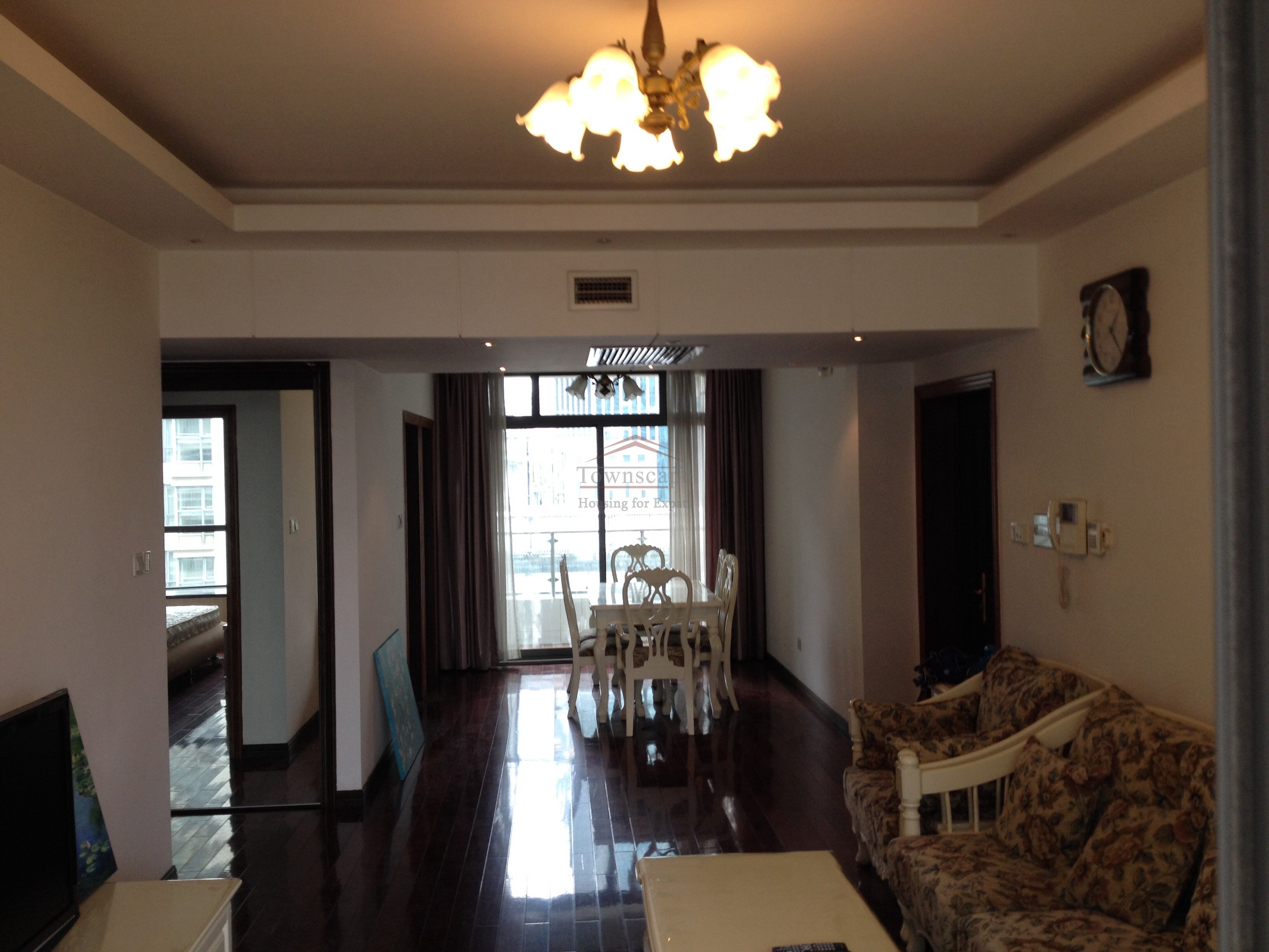  Wonderful 2 Bed Apartment in Shanghai Top of City