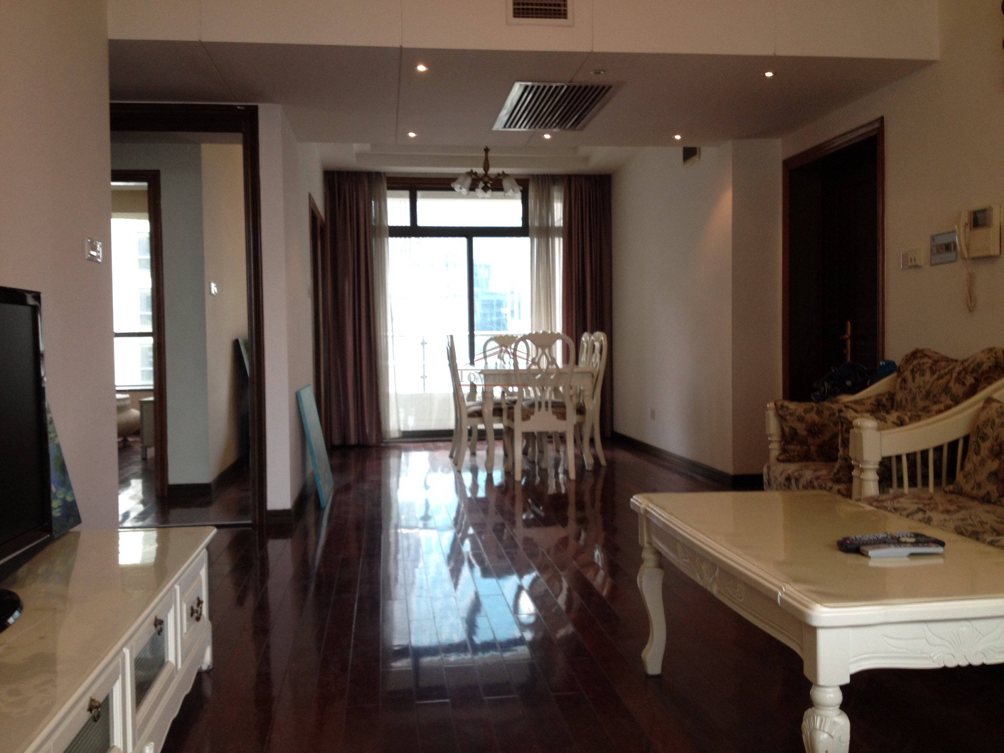  Wonderful 2 Bed Apartment in Shanghai Top of City