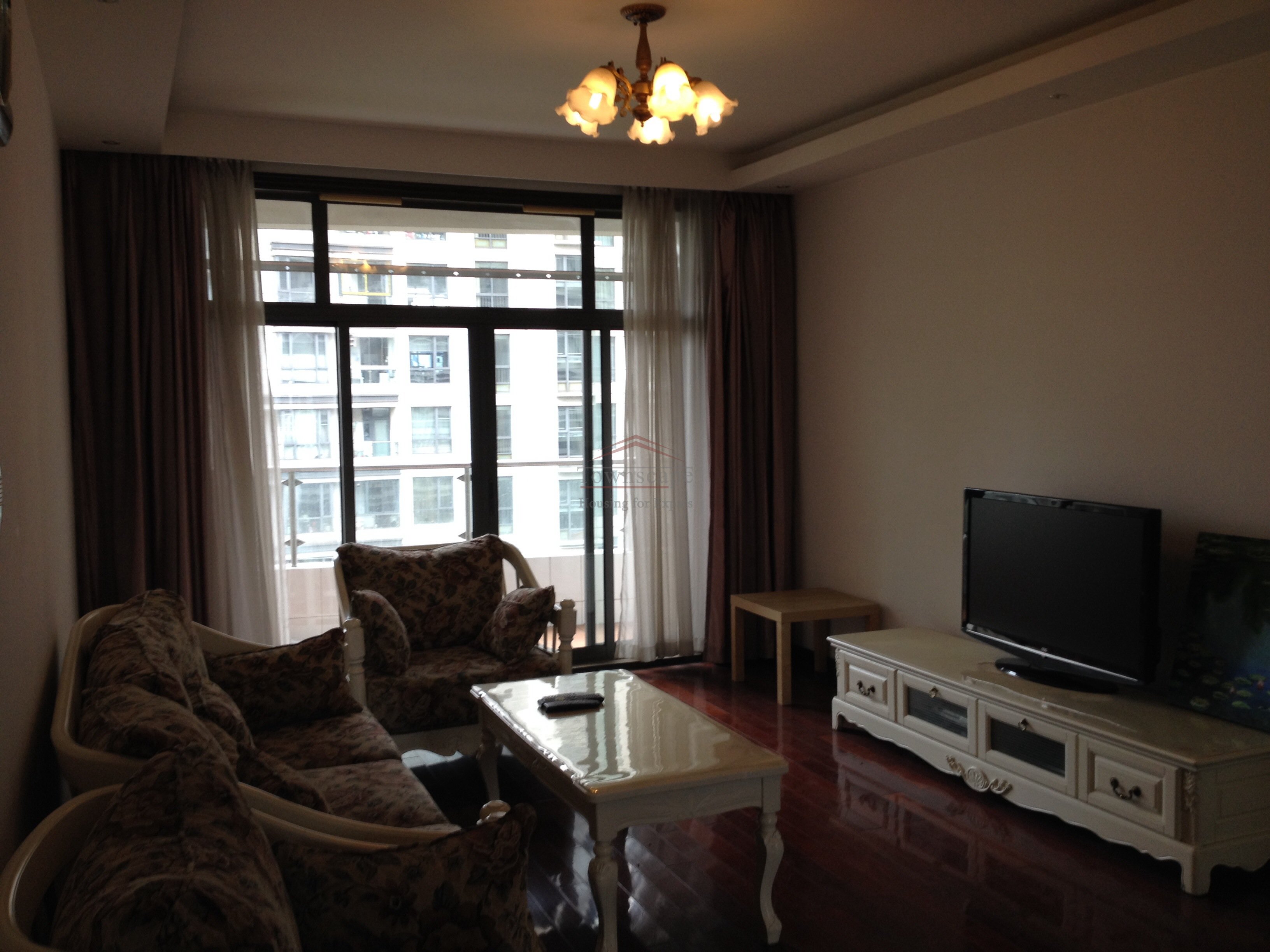  Wonderful 2 Bed Apartment in Shanghai Top of City