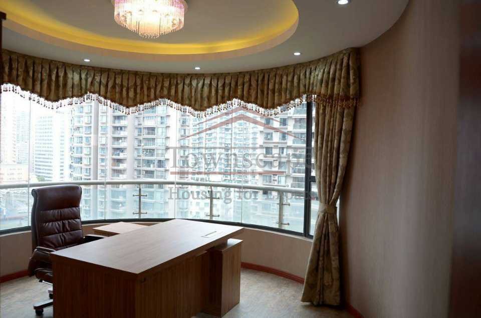  Well Priced 3 Bed Apartment with Huangpu View