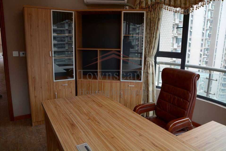  Well Priced 3 Bed Apartment with Huangpu View