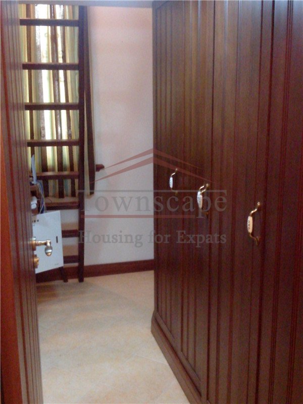 Sahnghai living Wonderful 2 BR French Concession Lane House w/ floor heat & yard