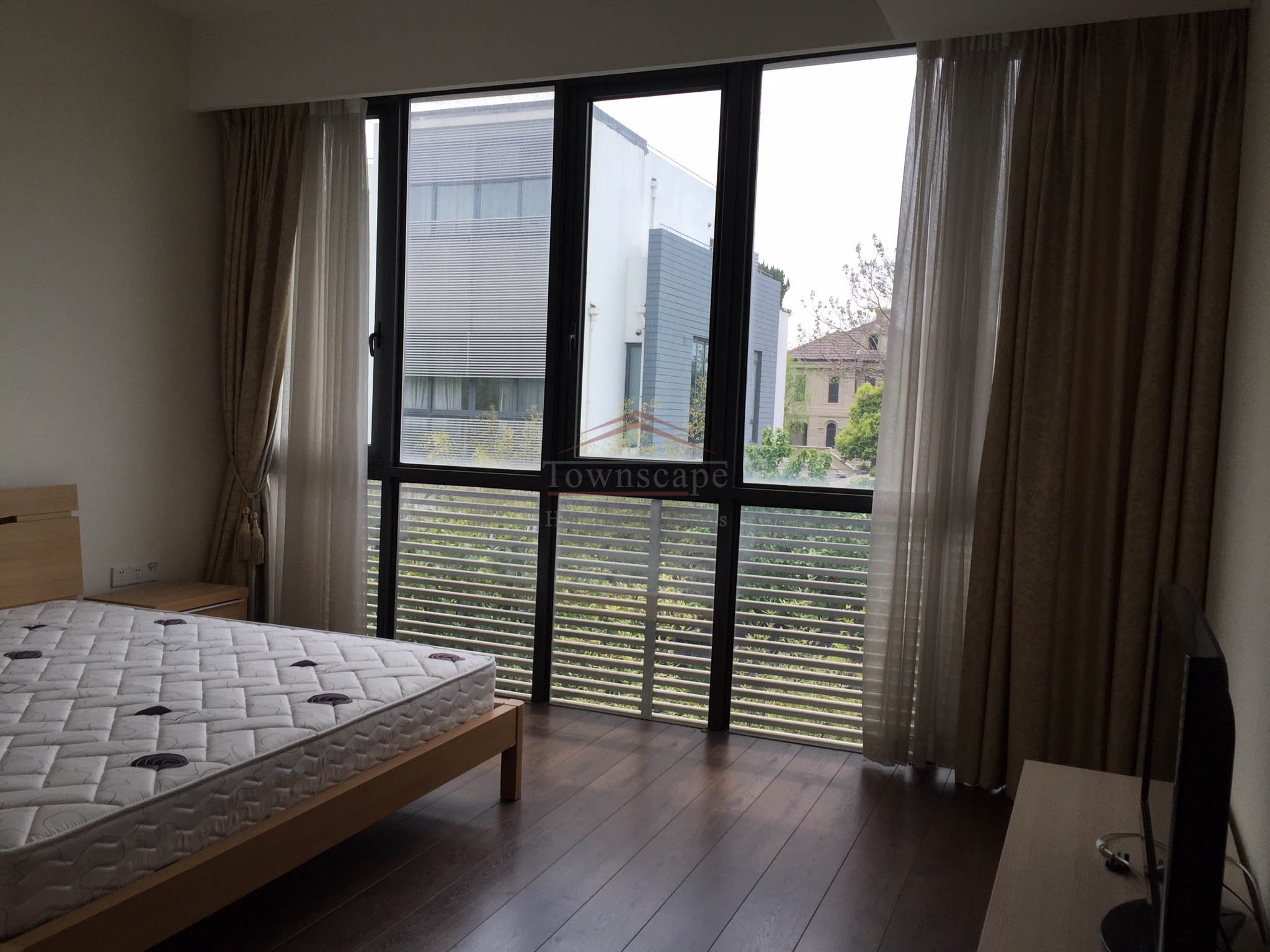  Excellent 3 Bed villa w/ office+garden in Shanghai