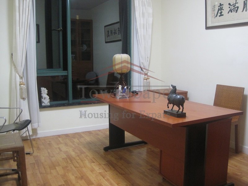  Excellent 3 BR Apartment near the Bund and L9