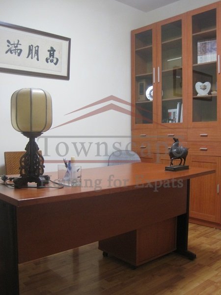  Excellent 3 BR Apartment near the Bund and L9