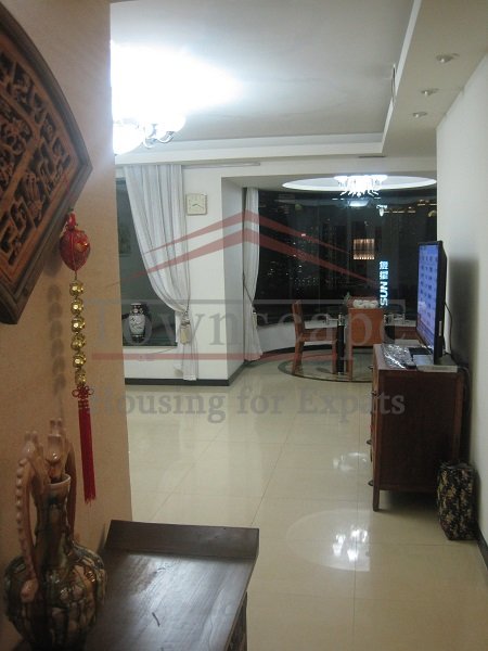  Excellent 3 BR Apartment near the Bund and L9
