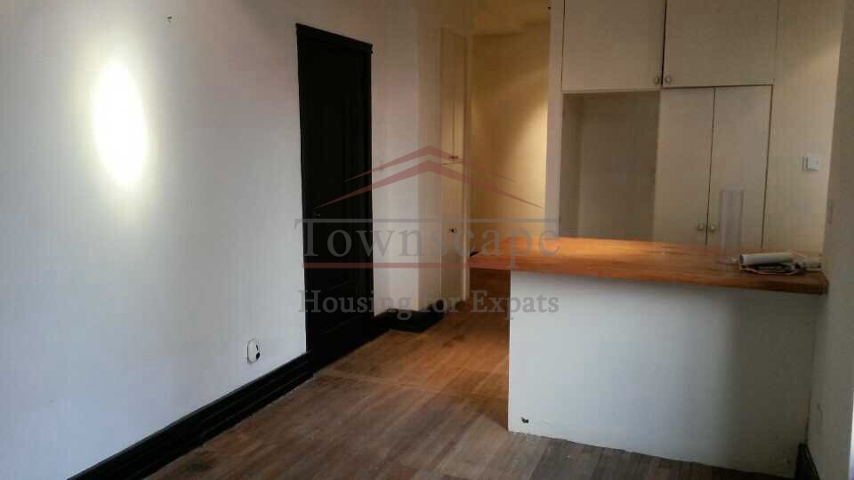  Excellent 2 bedroom apartment near the bund w/terrace