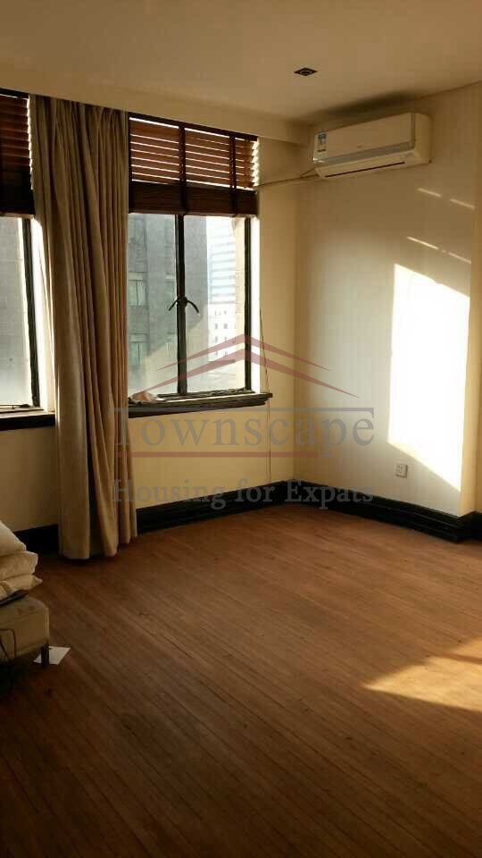  Excellent 2 bedroom apartment near the bund w/terrace