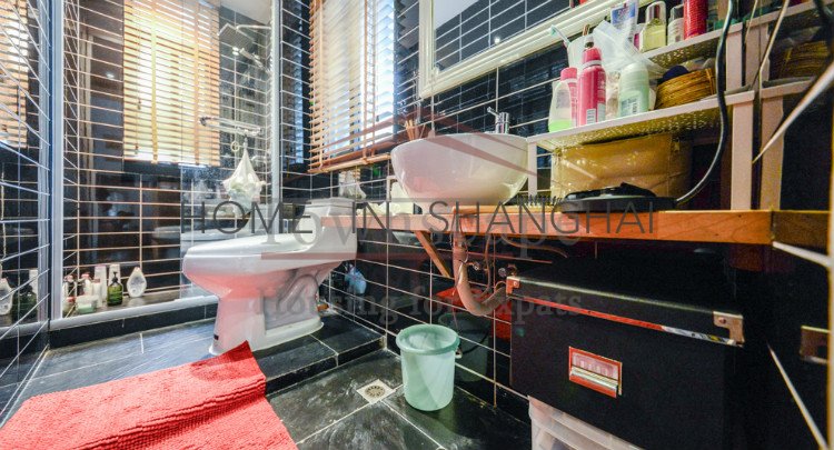 Lane House in Shanghai Beautiful Renovated Lane House in Xujiahui area w/terrace+heating