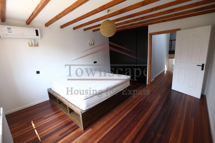 Jing An temple lane house 6 Bedroom house for rent in Jing an Temple area