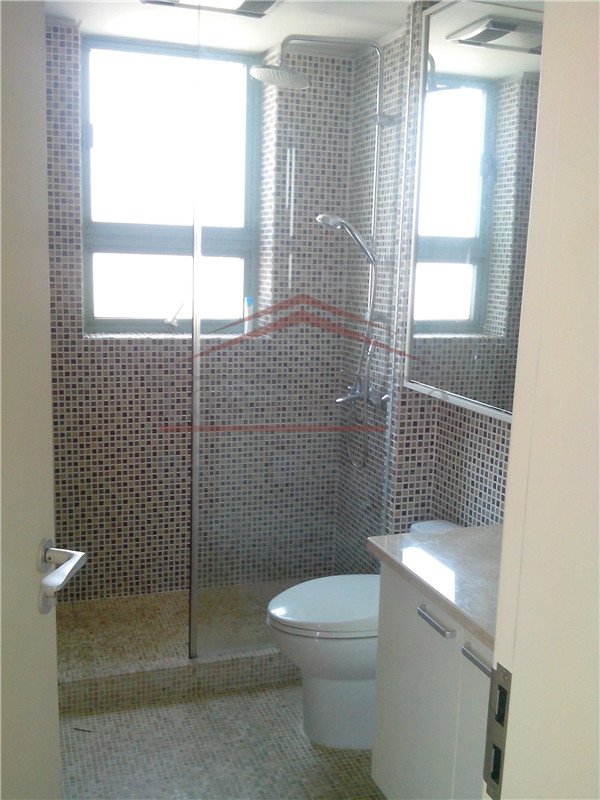  Excellent 3 Bed Apt. in Central Residence Shanghai w/ floor heat