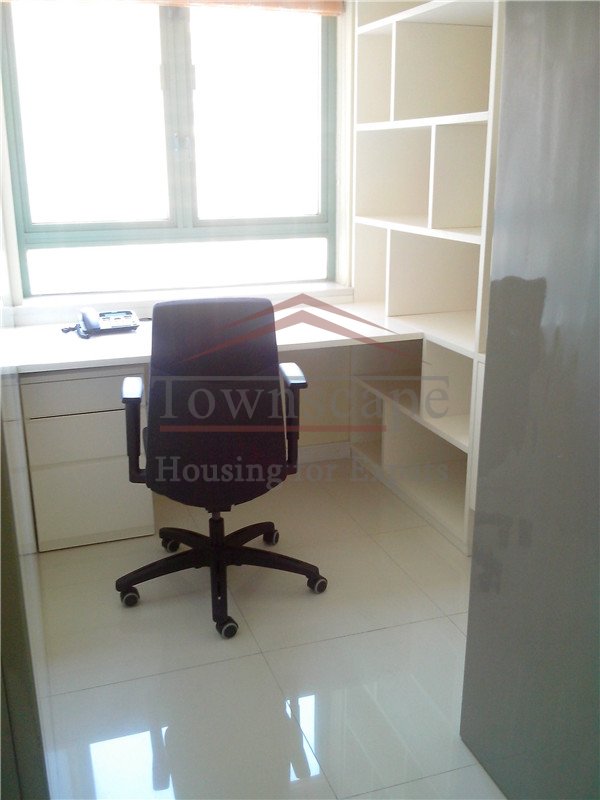  Excellent 3 Bed Apt. in Central Residence Shanghai w/ floor heat