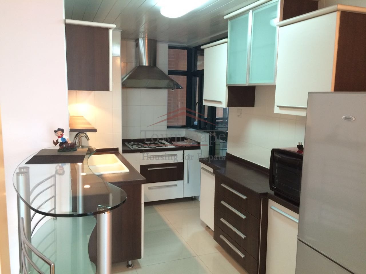  Excellent 2 bedroom Apt. in Shanghai French Concession