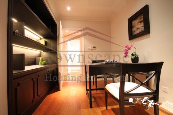  Superb 3BR apartment for rent in Hongqiao residential Area