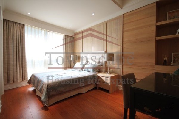  Superb 3BR apartment for rent in Hongqiao residential Area