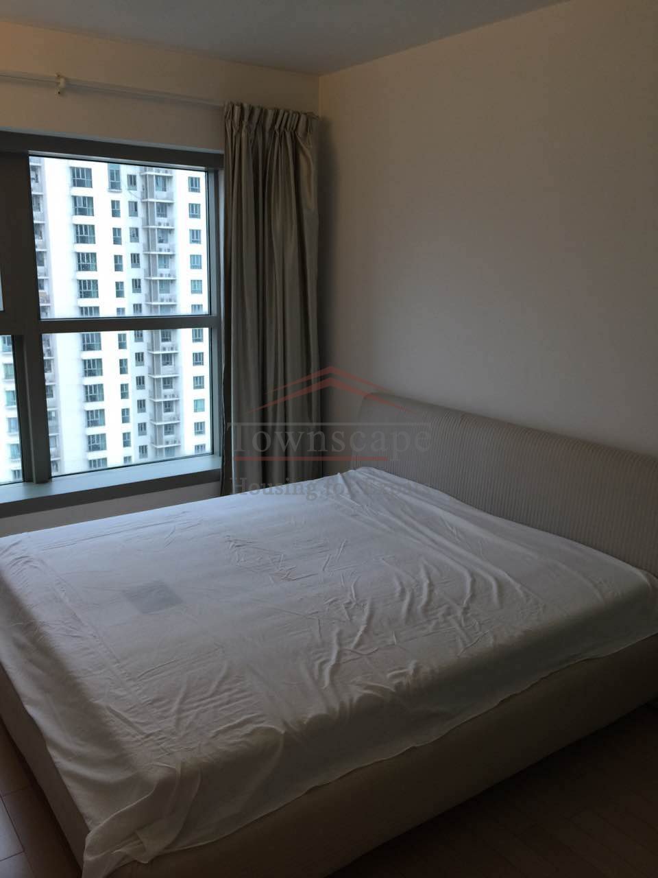  Spacious 2BR apartment for rent in Jing’an District