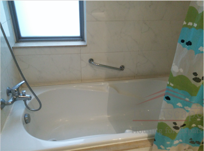  Nice 2BR apartment with balcony for rent in Xujiahui