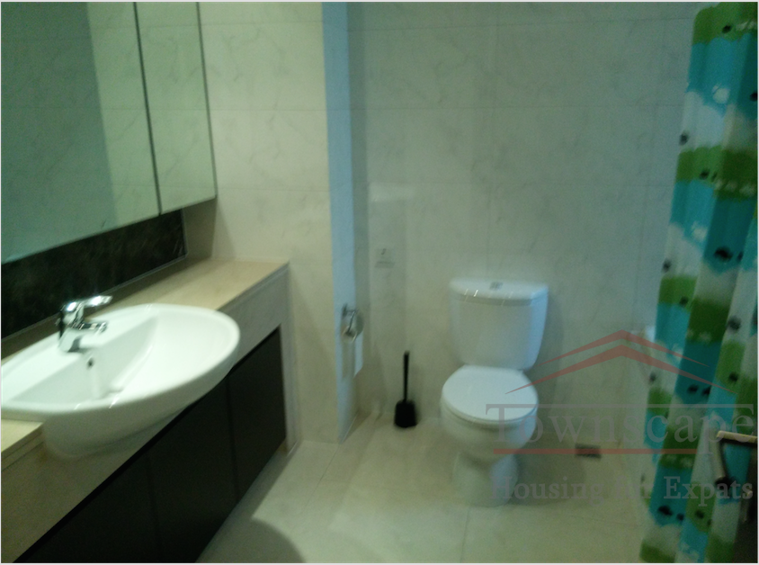  Nice 2BR apartment with balcony for rent in Xujiahui