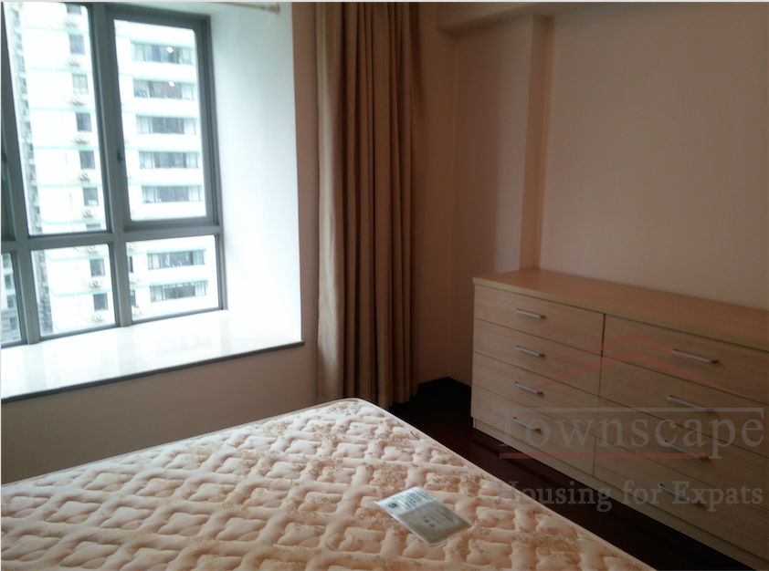  Nice 2BR apartment with balcony for rent in Xujiahui