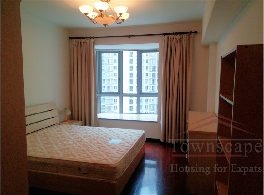  Nice 2BR apartment with balcony for rent in Xujiahui