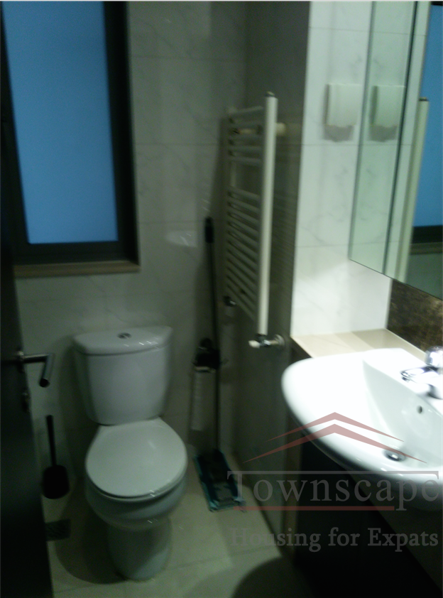  Nice 2BR apartment with balcony for rent in Xujiahui