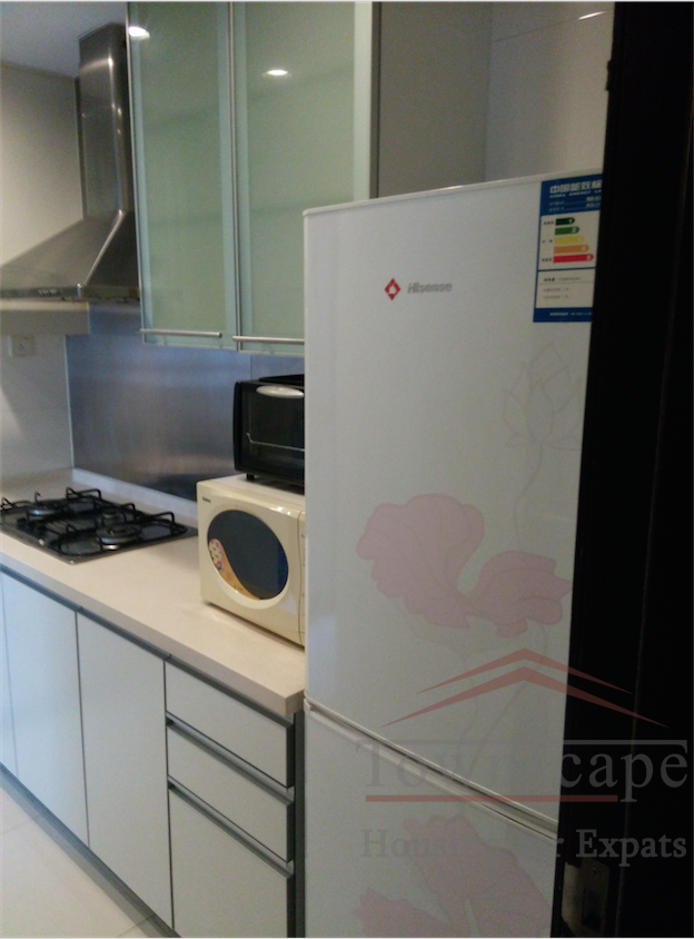  Nice 2BR apartment with balcony for rent in Xujiahui