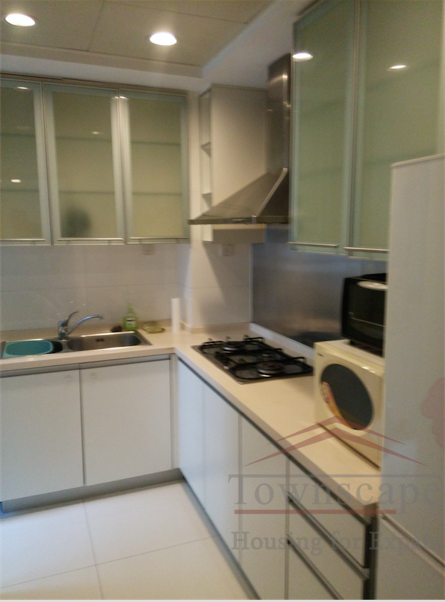  Nice 2BR apartment with balcony for rent in Xujiahui