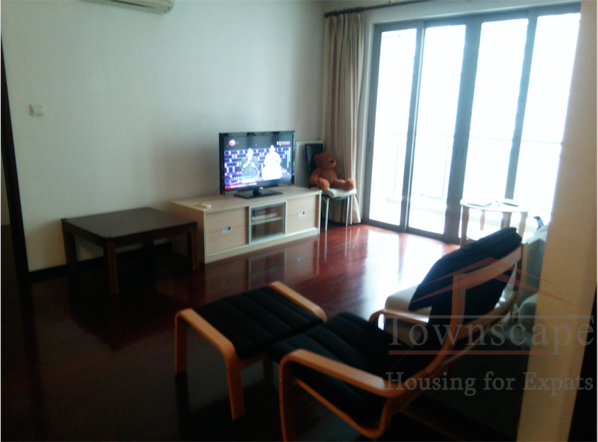  Nice 2BR apartment with balcony for rent in Xujiahui