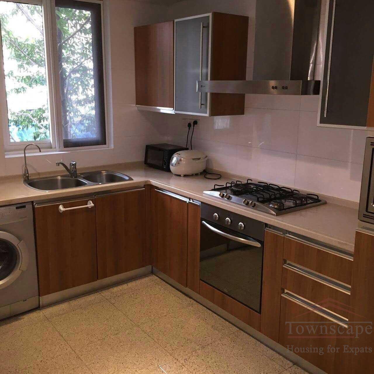  Modern 3BR apartment in Gubei residential area