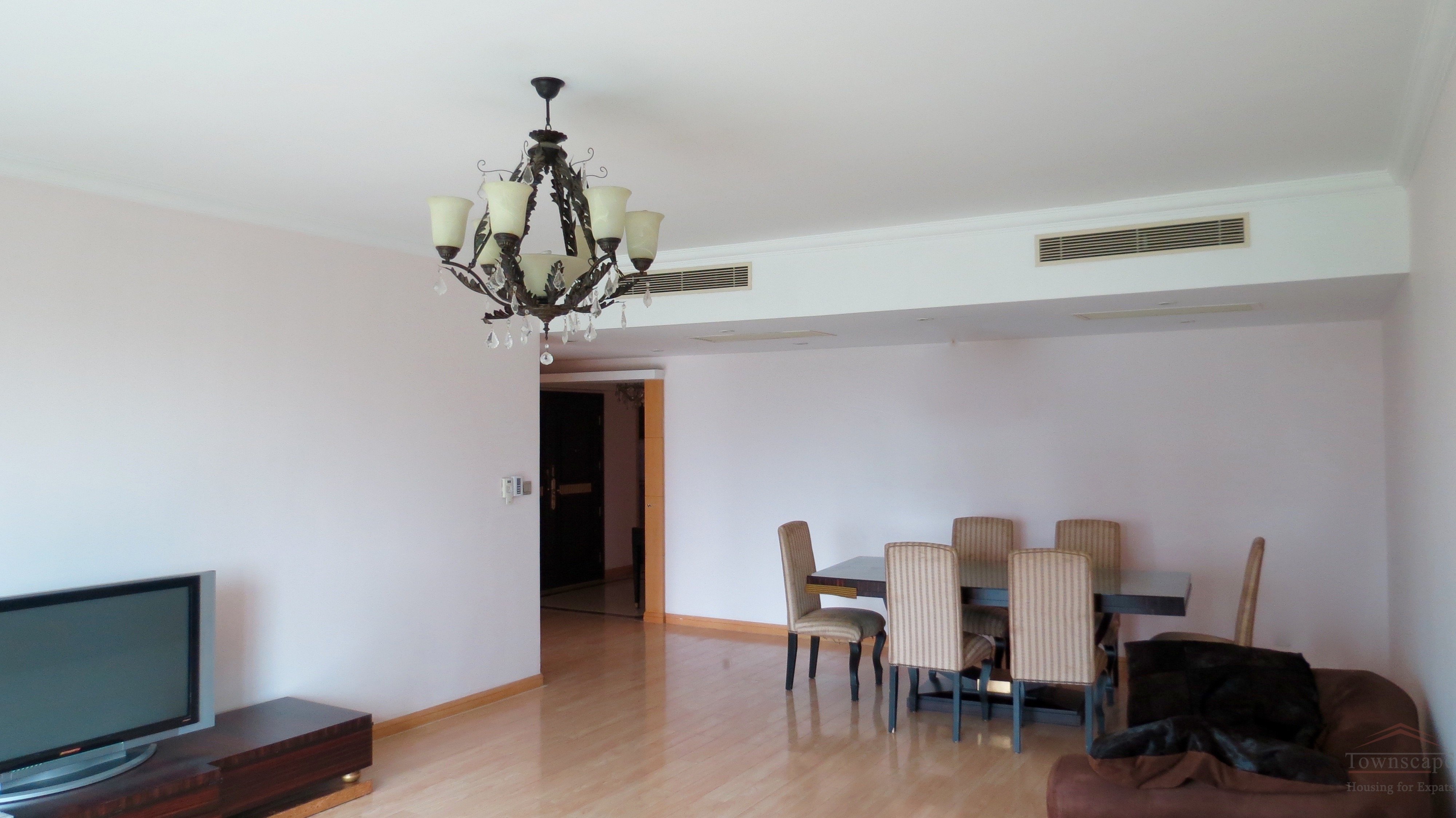  Harmonious 3BR Apartment in Pudong Area