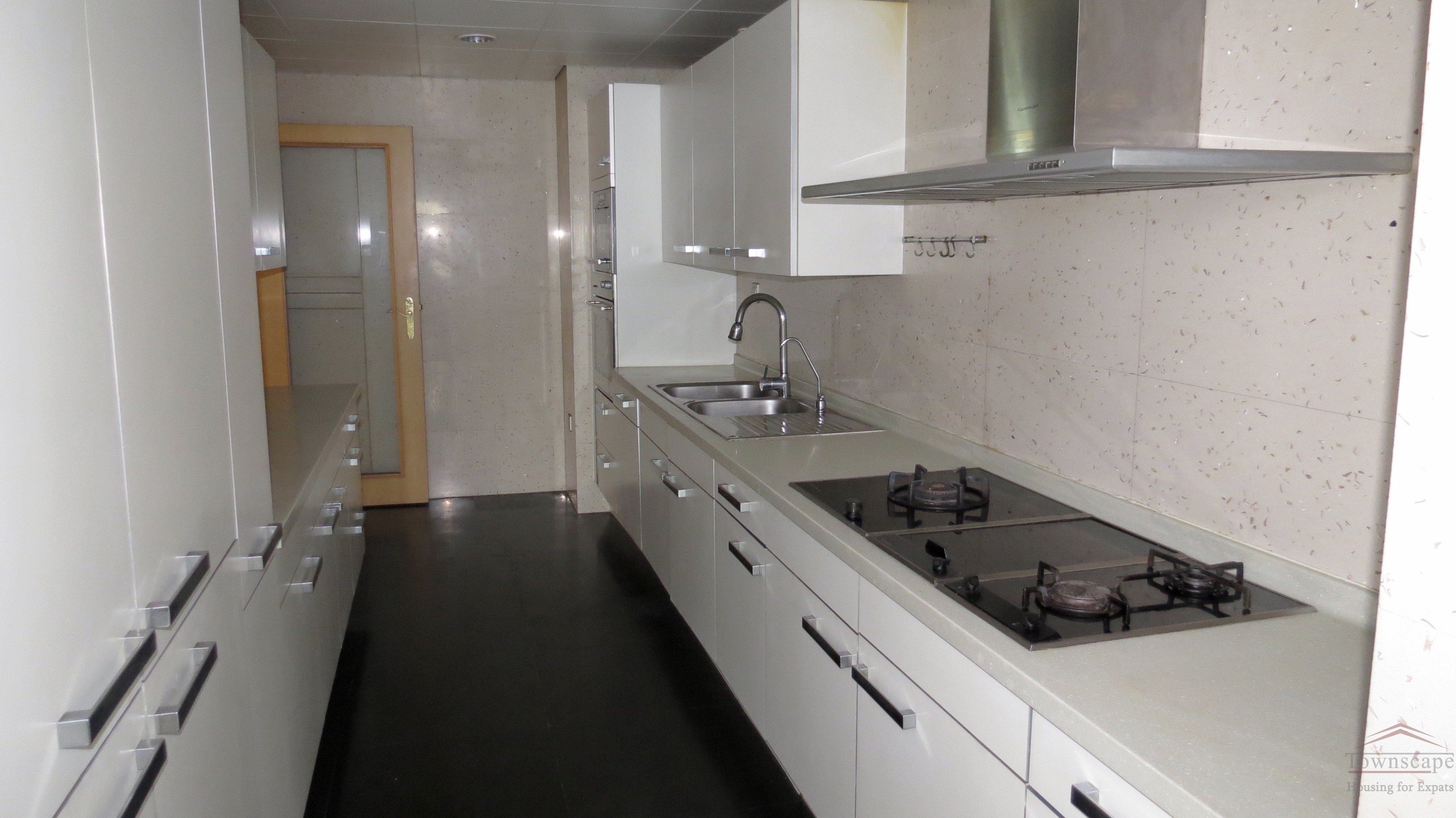  Harmonious 3BR Apartment in Pudong Area