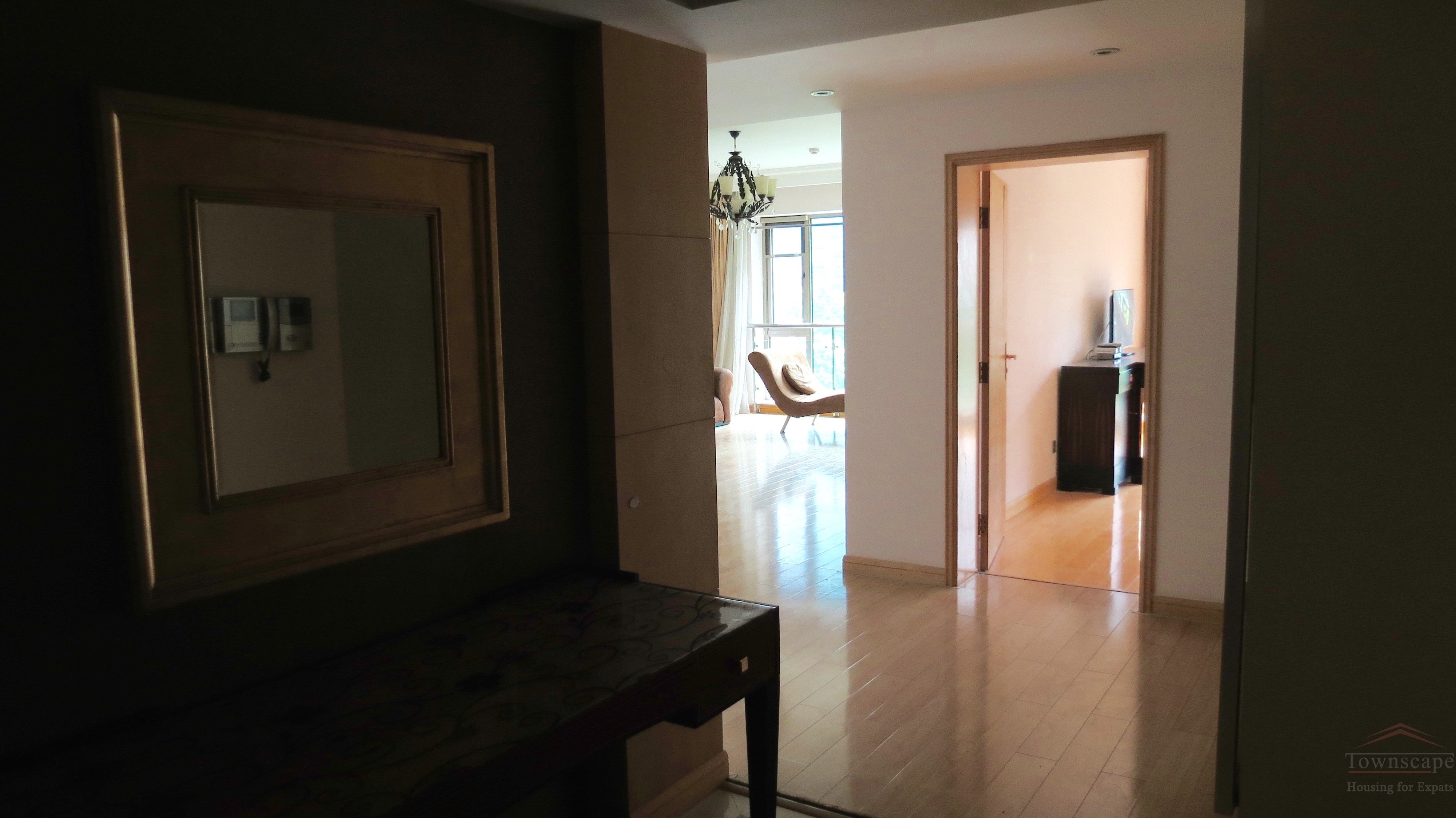  Harmonious 3BR Apartment in Pudong Area