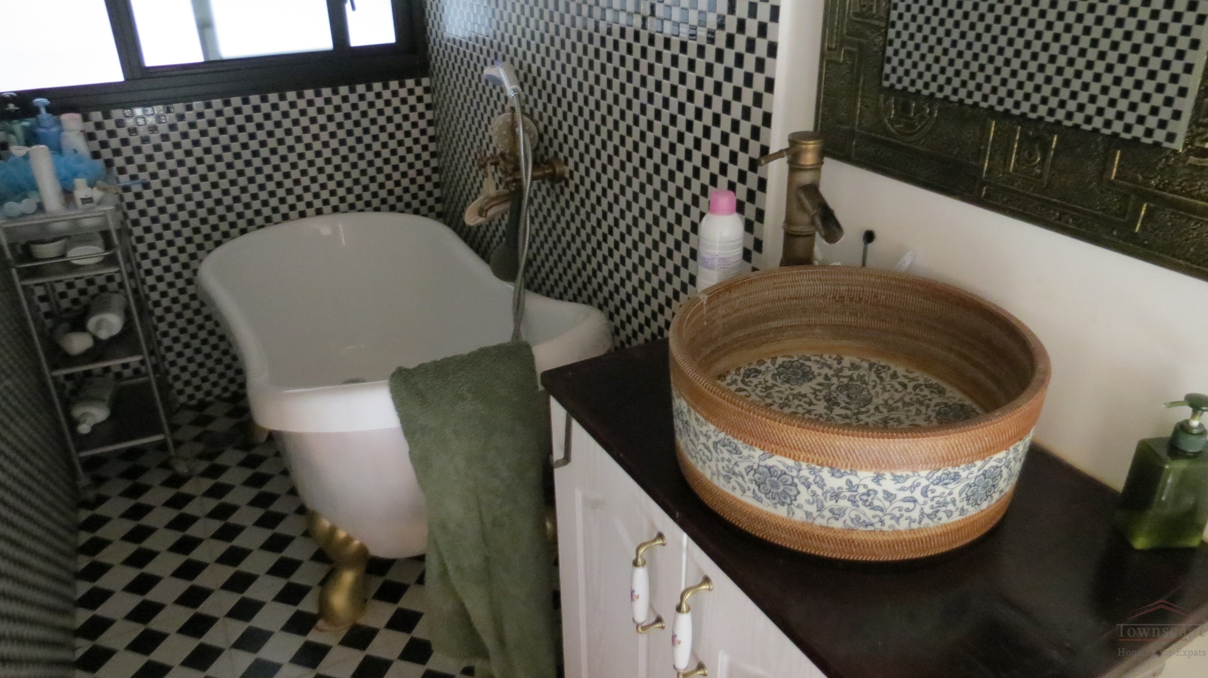  Fantastic 2BR Lane House + Terrace