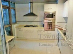 big kitchen Shanghai Pudong Spacious 2br apartment in Shimao Lakeside, Green City