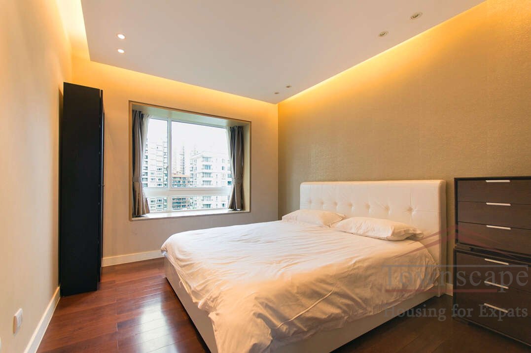 shanghai west nanjing road Gorgeous 3BR Apartment + balcony for rent in Nanjing West Road