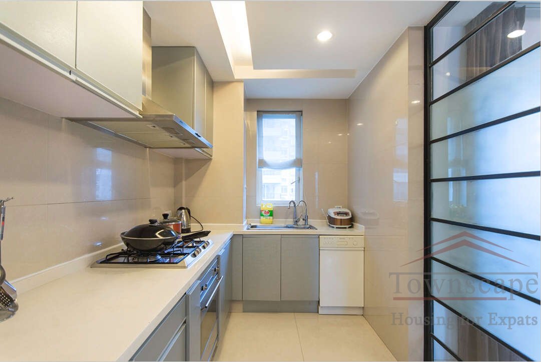 looking for apartment shanghai CBD Gorgeous 3BR Apartment + balcony for rent in Nanjing West Road