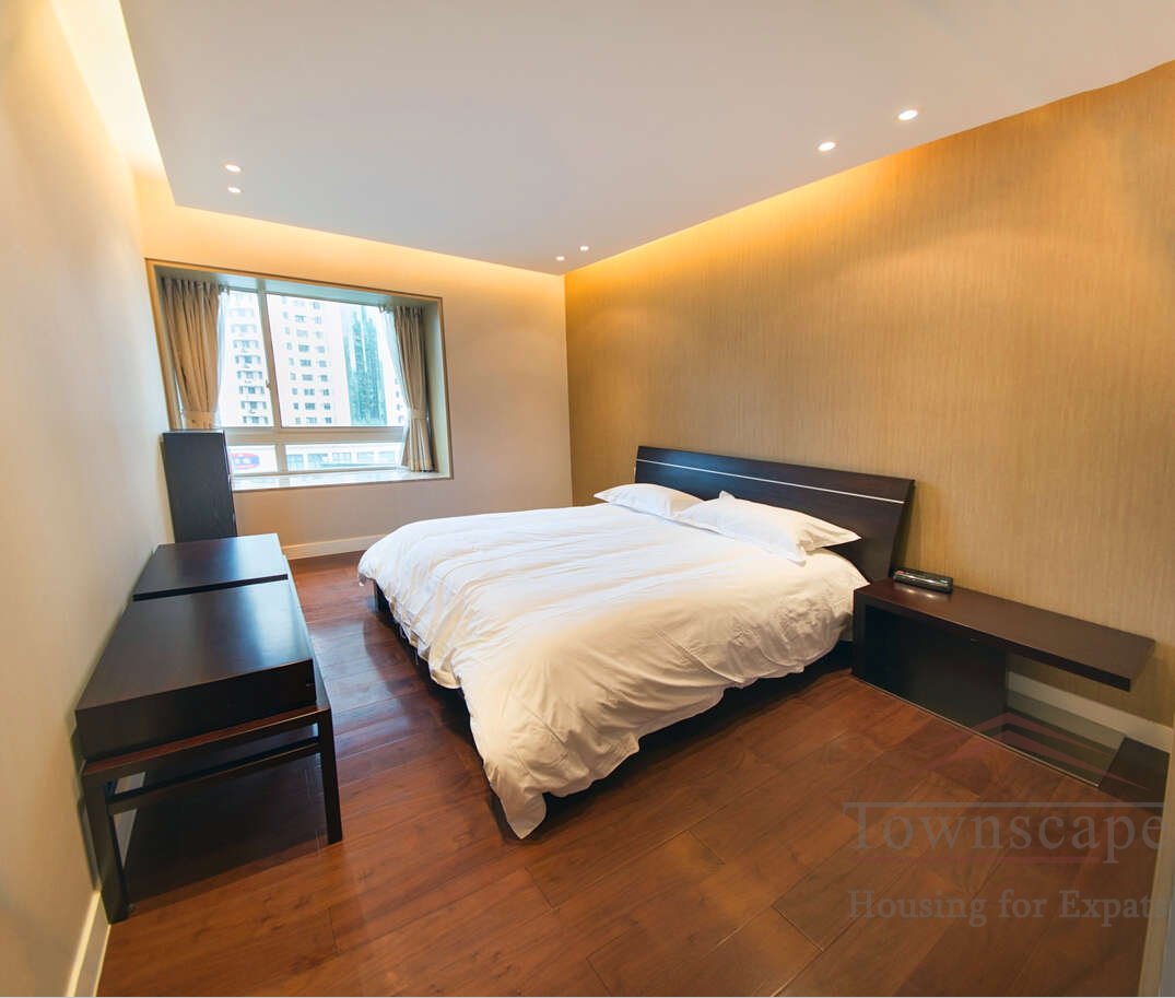  Gorgeous 3BR Apartment + balcony for rent in Nanjing West Road