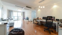 3br jingan below 20000 Fantastic 3BR Sunny Apartment, well-priced in Jingan