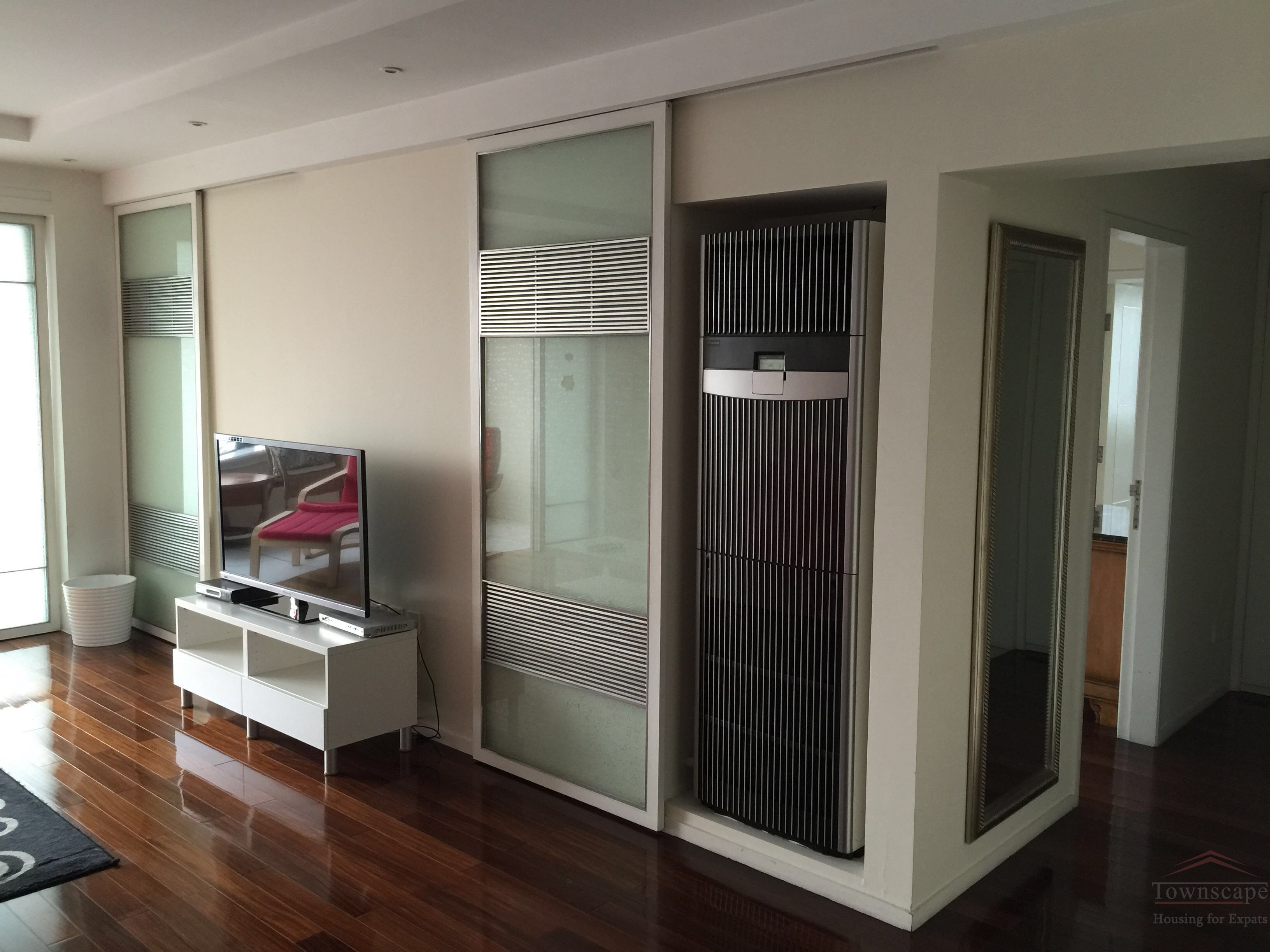 Shanghai apartment for rent Spacious, modern 2BR Apartment with balcony on Huashan Road