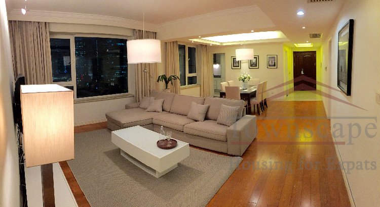 lujiazui 3br apartment Modern, luxurious apartment in Skyline Mansion, Lujiazui