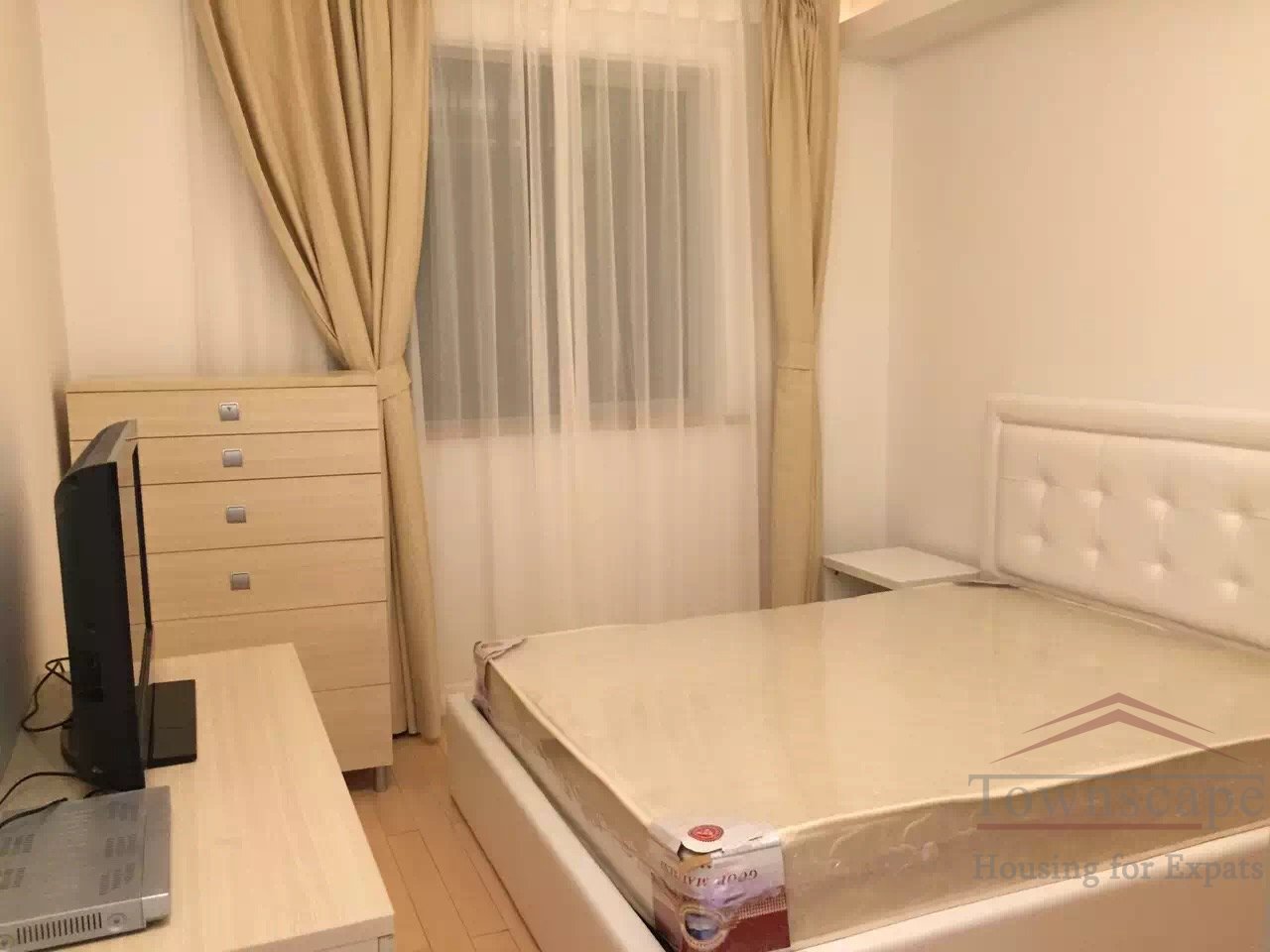 shanghai family apartment for rent Clean 4BR Family Apartment Apt in Oasis Riviera @Weining Road Metro, Changning