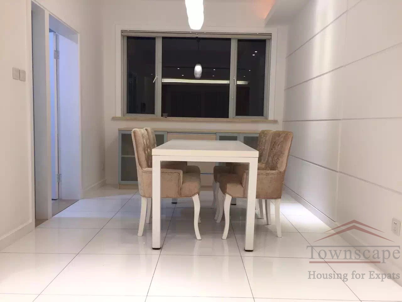 clean and safe family apartment in shanghai Clean 4BR Family Apartment Apt in Oasis Riviera @Weining Road Metro, Changning
