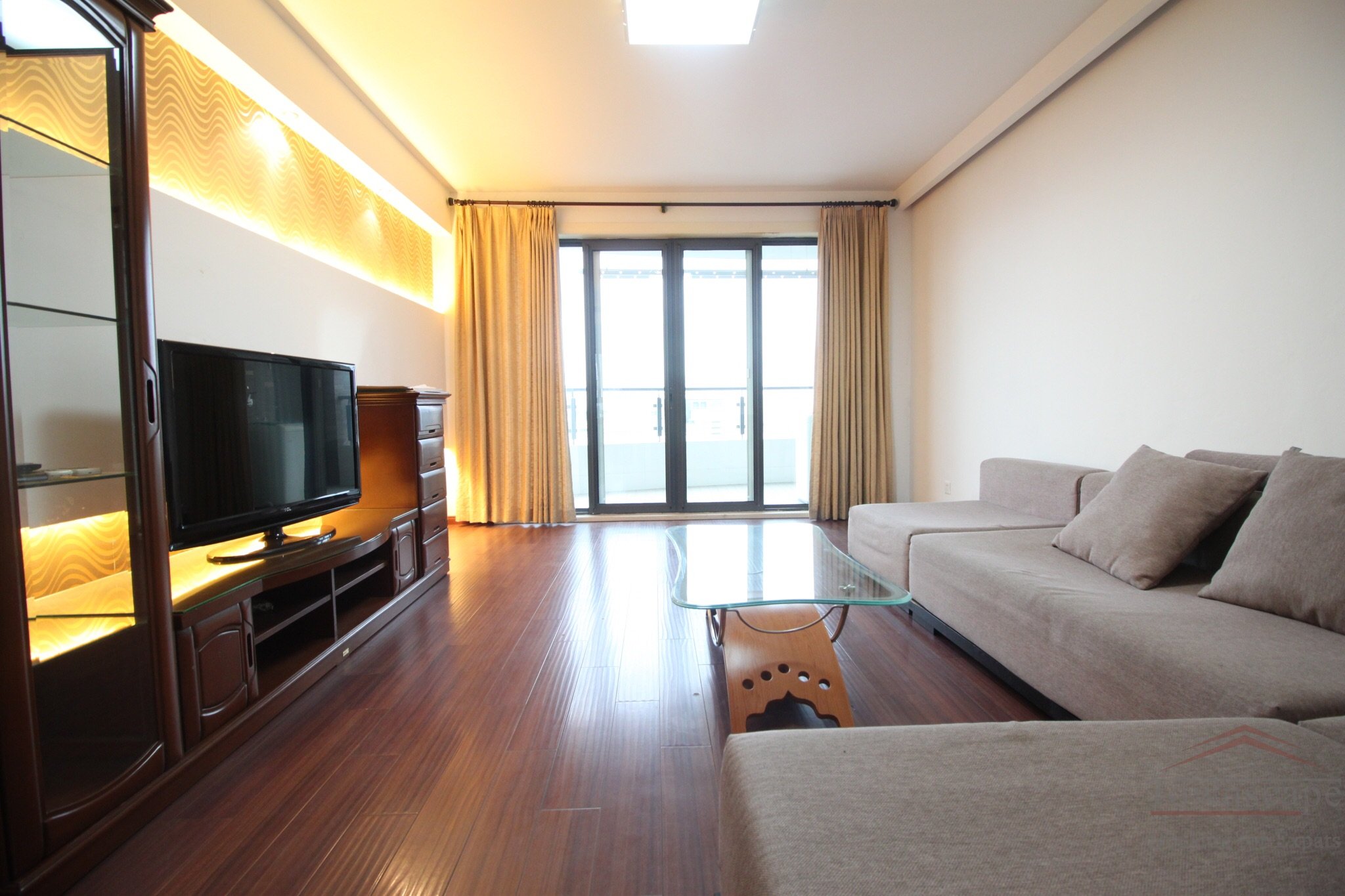Shanghai apartment for rent Sunny 3BR Apartment for rent in East Lujiazui, next to Metro station Minsheng Road, Line 6