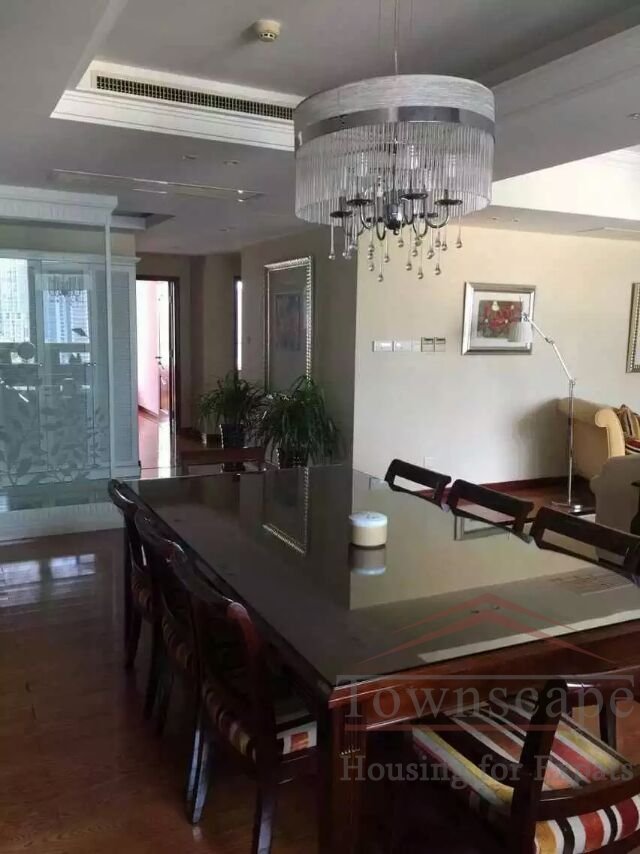 luxury apartment shanghai river view Spacious Luxury Apartment in Skyline Mansion, Lujiazui