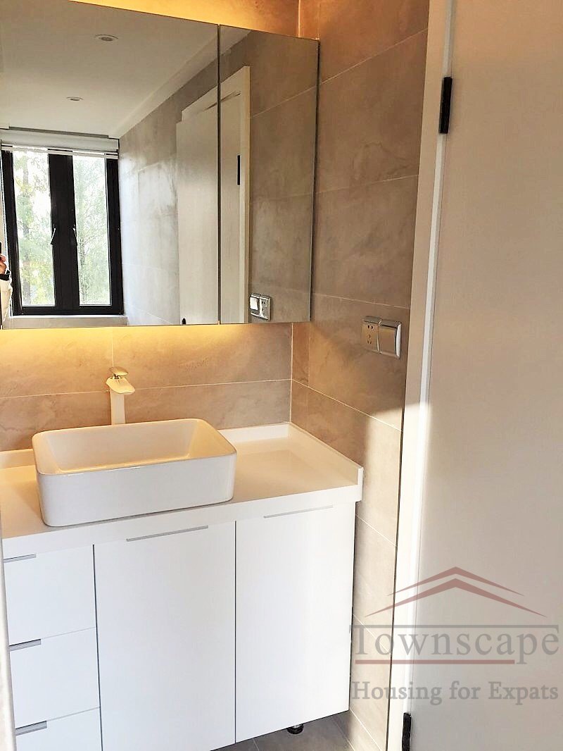 Xuhui 3br apartment Modern 3BR Apt w/ Floor Heating nr Zhaojiabang Rd