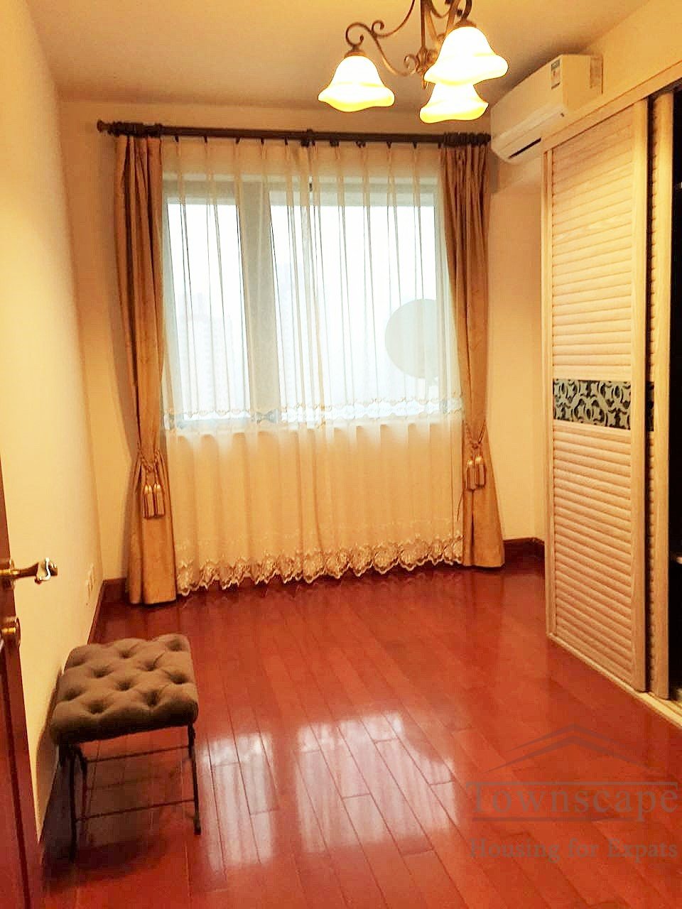  Well priced 3BR Apartment in the Summit on Anfu Road / Wulumuqi Rd